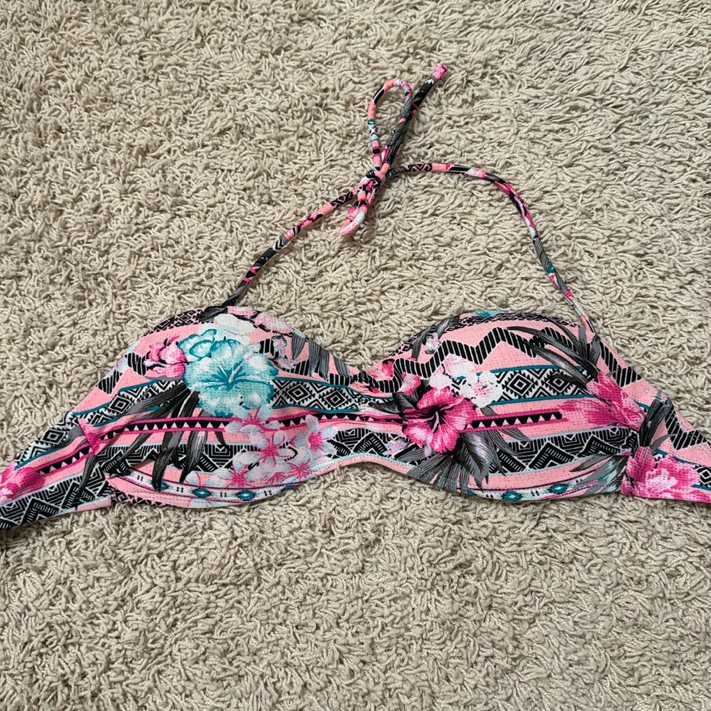 No Boundaries floral bikini top